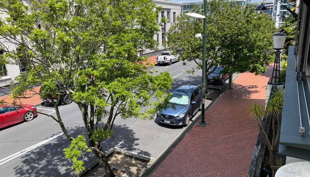 Studio Apartment Viaduct Location - Photo 1