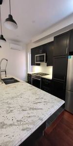 2 bed 1 bath - Renovated Victorian Triplex - Photo 3