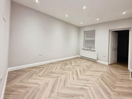 3 bedroom terraced house to rent - Photo 3