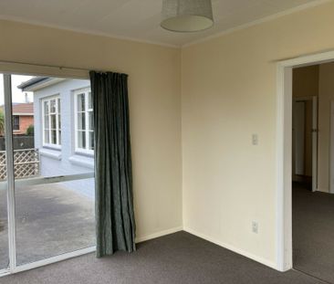 Tidy Two Bedroom House - Photo 4