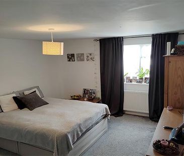 3 bedroom flat to rent - Photo 2