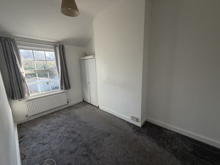 Chipstead Valley Road, Coulsdon, CR5 3 - Photo 2