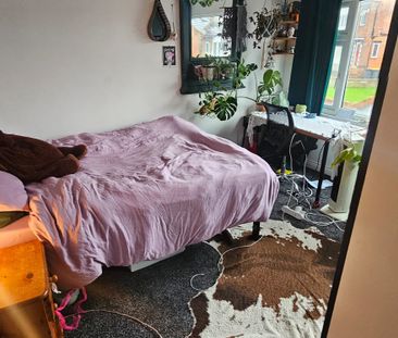 5 Bed - 21 Ash Crescent, Headingley, Leeds - LS6 3LE - Student - Photo 4