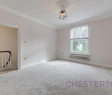 3 bedroom flat in Blackheath - Photo 3