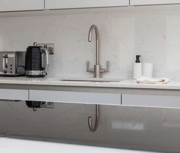 Burnell Avenue Room 5 - Photo 4