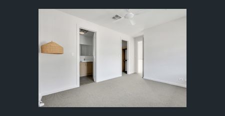 Room For The Whole Family! - Photo 5