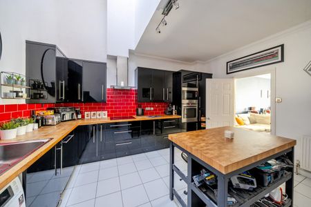 Woodyates Road, London, SE12 - Photo 5