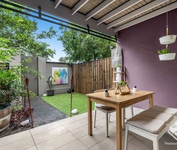 Large Studio unit with open Living area and courtyard - Photo 6