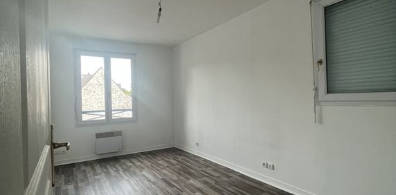 Location Appartement 2 pièces 50m² LA CHAPELLE EN SERVAL 60520 - Photo 2