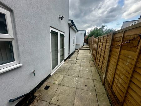 Studio Flat, Walsgrave Road, CV2 - Photo 2