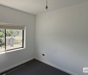 Freshly Renovated Two-Bedroom property – Prime Wollongong Location! - Photo 3