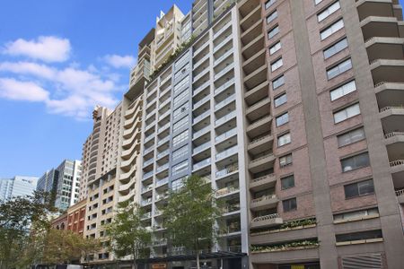 Stylish Furnished Studio Apartment in the Heart of the City - Photo 5