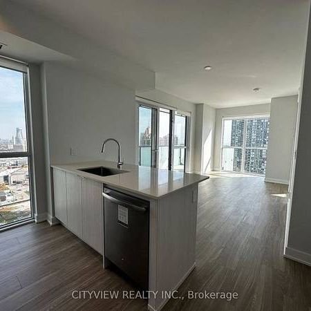 Burnhamthorpe/Confederation Brand New 2Bdrm Modern Kitchen Lrg Balcon - Photo 3