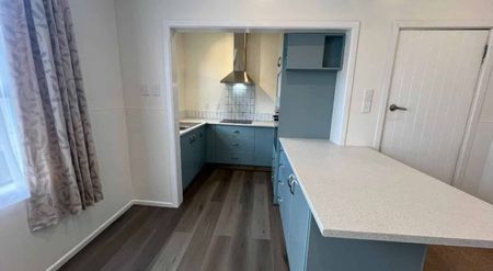 Character family home in Aramoho - Photo 4