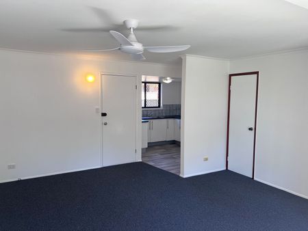 Refurbished 2-Bedroom Townhouse in a Quiet Complex - Photo 2