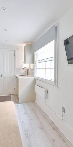 Studio to rent - Photo 1