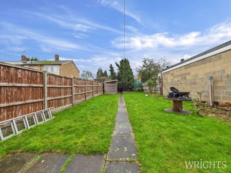 4 bedroom End Terraced House - Travellers Lane, Hatfield - Photo 5