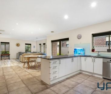 Prestigious Family Home in a Prime Boardwalk Estate Location ! - Photo 2