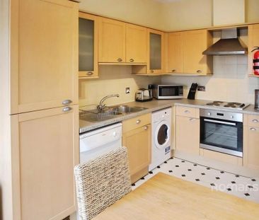 2 bedroom flat to rent - Photo 6