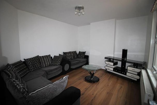 5 bedroom end of terrace house to rent - Photo 1