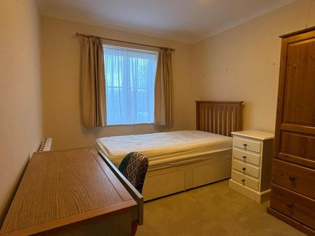 1 bedroom retirement property to rent - Photo 4