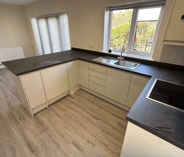 3 bedroom semi-detached house to rent - Photo 5