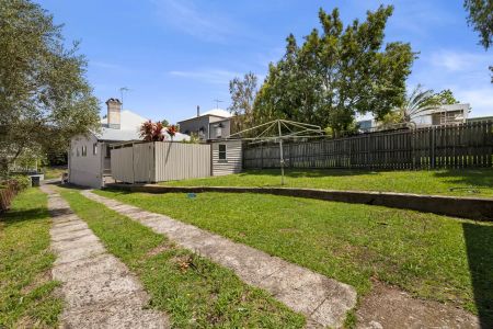 “Freshly Renovated Character Home in Prime Dutton Park Location” - Photo 2
