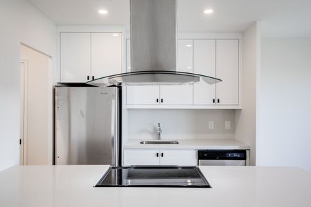 3 Bed 1 Bath - Photo 2