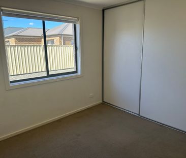 Modern 3-Bedroom Home in a Quiet, Convenient Location - Photo 3