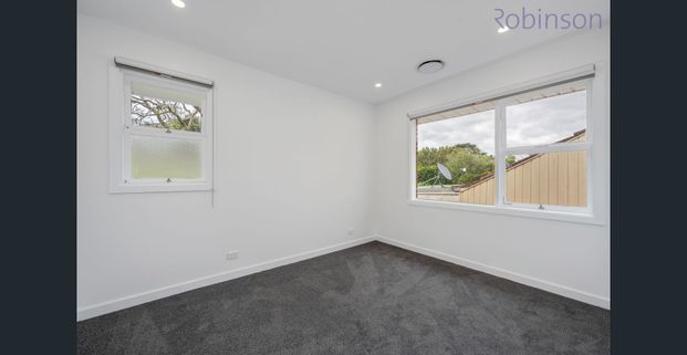 Fully renovated gem with spacious living & ducted air conditioning - Photo 1