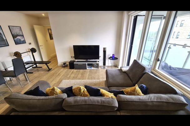2 Bed Flat, Station Road, N11 - Photo 1
