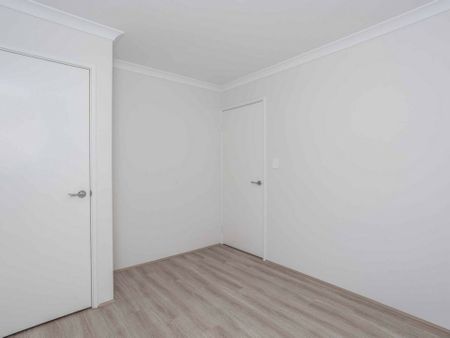 Brand new home awaiting it's family - Photo 3