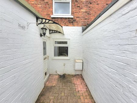 2 bedroom terraced house to rent - Photo 5