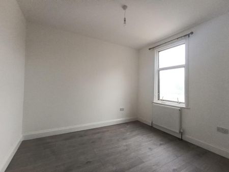 4 bedroom terraced house to rent - Photo 4