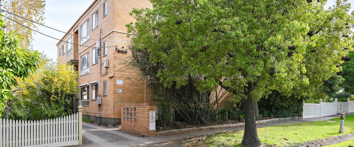Spacious Second-Floor Apartment with Unbeatable Convenience! - Photo 1