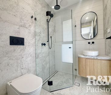 Luxury 5-bedroom Duplex with Solar panels - 3 Bedrooms with an ensuite - Photo 6