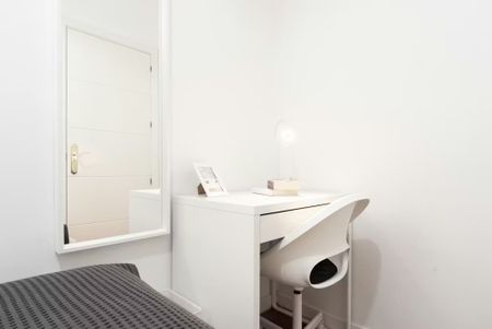 Calle de Fernández de los Ríos, Madrid, Community of Madrid 28015 - Photo 3