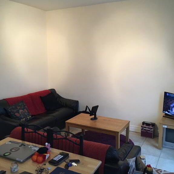 Flat 2-35 Ashley Avenue, Belfast, BT9 7BT - Photo 1