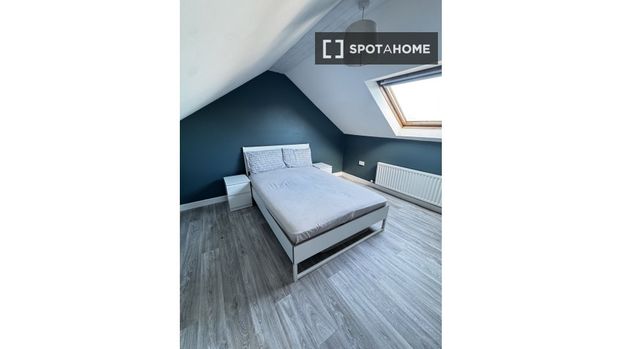 Room in a shared flat for rent in Grace Park, Dublin - Photo 1