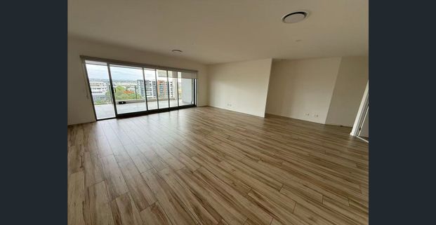 Luxurious 3-Bedroom Penthouse at Gardencity – The Ultimate in Modern Living -unfurnished - Photo 1