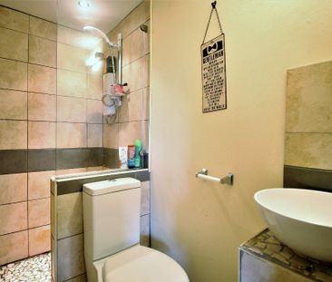 2 bedroom semi-detached house to rent - Photo 6