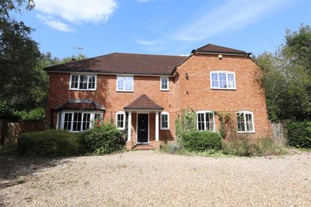 4 bedroom detached house to rent - Photo 4