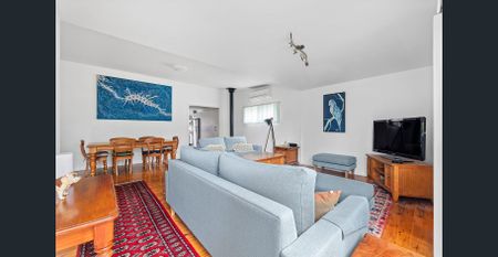 Charming home close to everything! - Photo 2