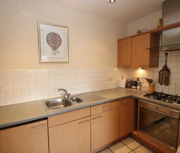 2 bed Flat for rent - Photo 6