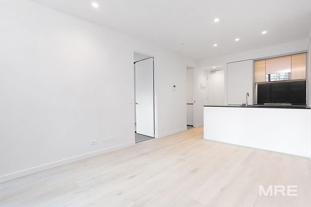 1008/228 La Trobe Street, Melbourne - Photo 1