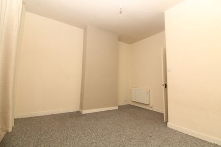 2 Bedroom Mid Terraced House - Photo 3