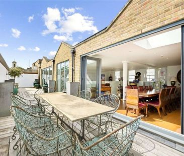 Chic five bedroom contemporary designer house providing unrivalled ... - Photo 1