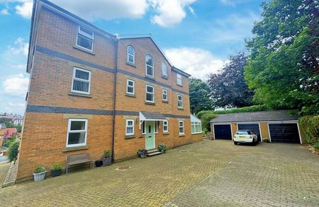 Flat , Westwood Court, Westwood Close, Scarborough - Photo 4