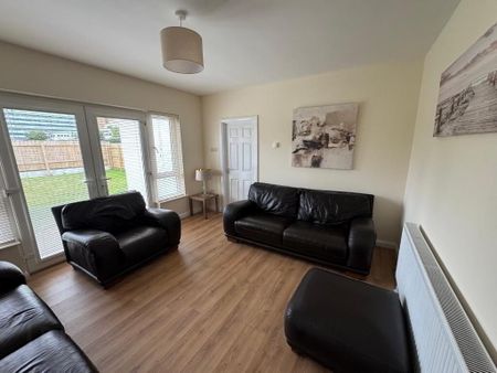 SHARED HOUSE, 6 Harberton Park, Waterside, Derry, BT47 2NB - Photo 3