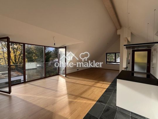 Lichtdurchflutete 3 Zimmer Dachgeschosswohnung Inmitten von München-Waldtrudering - Photo 1